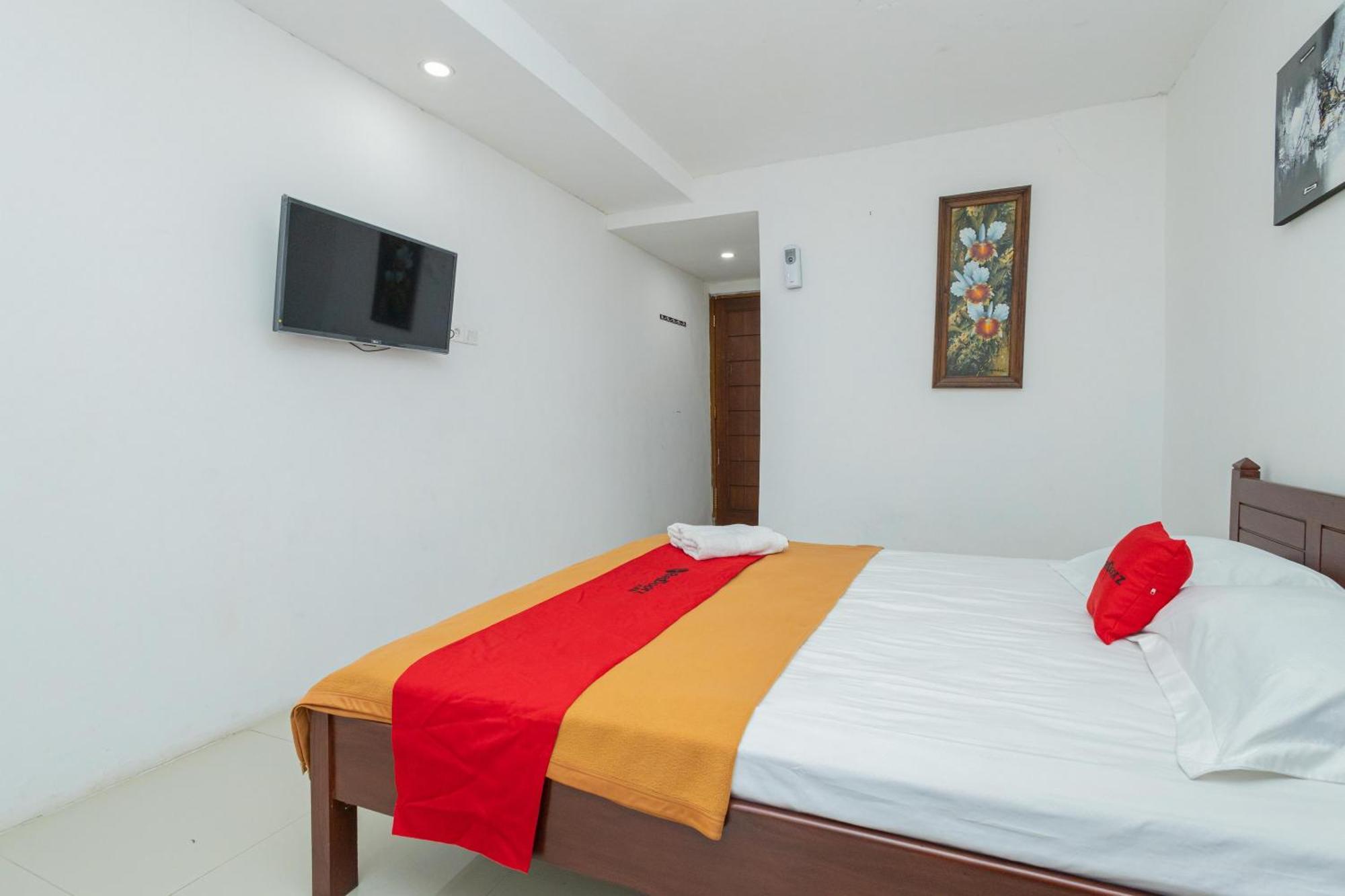 Reddoorz Syariah At Wisma Djokorio Poncokusumo Malang Esterno foto