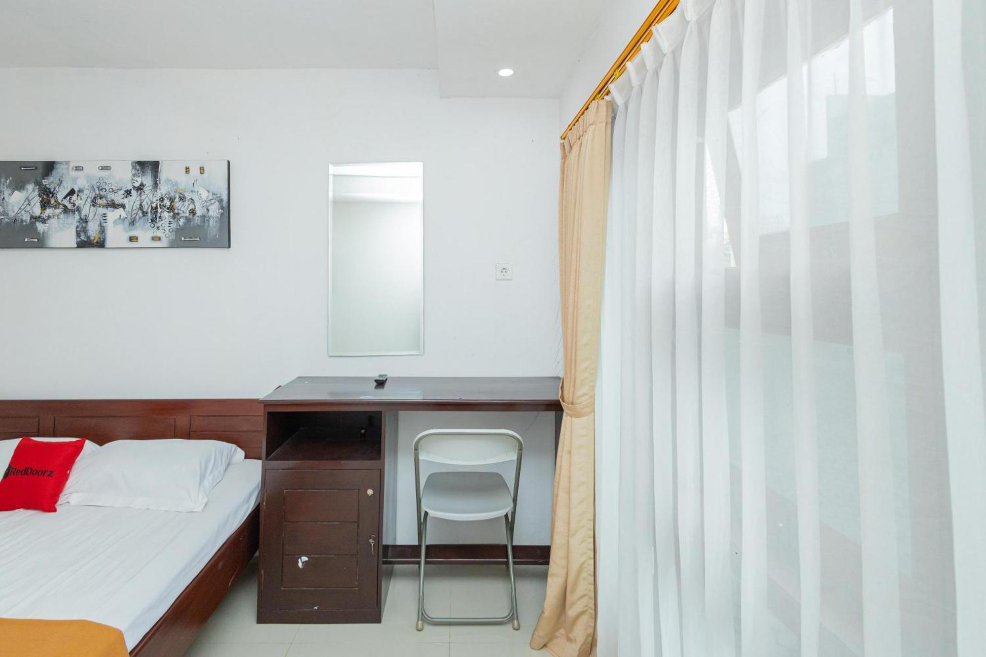 Reddoorz Syariah At Wisma Djokorio Poncokusumo Malang Esterno foto