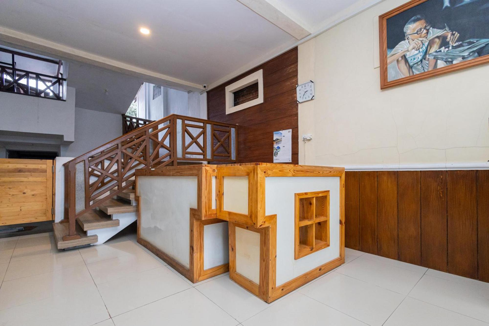 Reddoorz Syariah At Wisma Djokorio Poncokusumo Malang Esterno foto