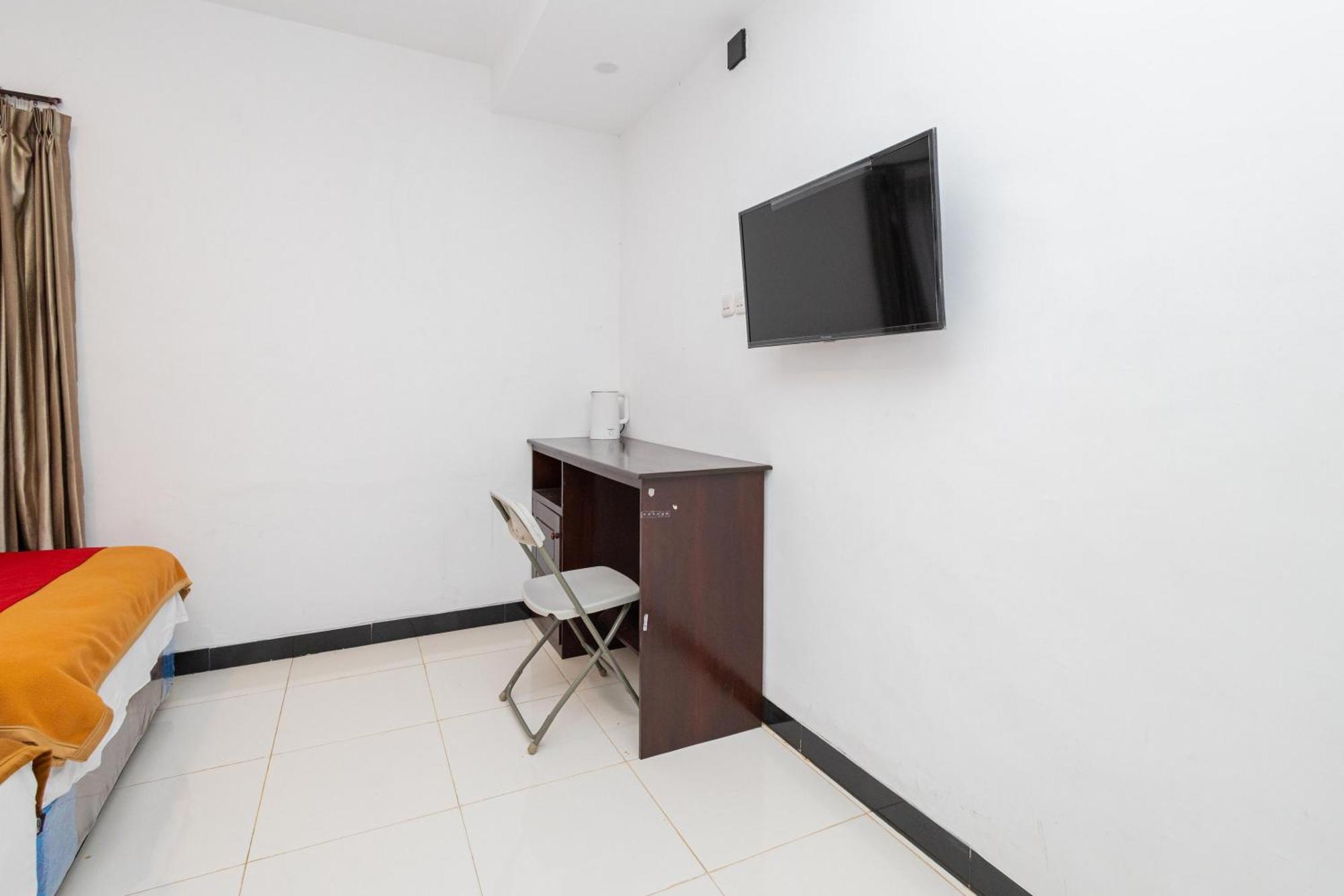 Reddoorz Syariah At Wisma Djokorio Poncokusumo Malang Esterno foto